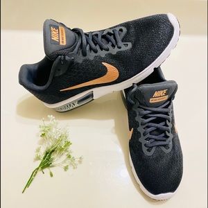 WOMEN NIKE AIRMAX SEQUENT II $50